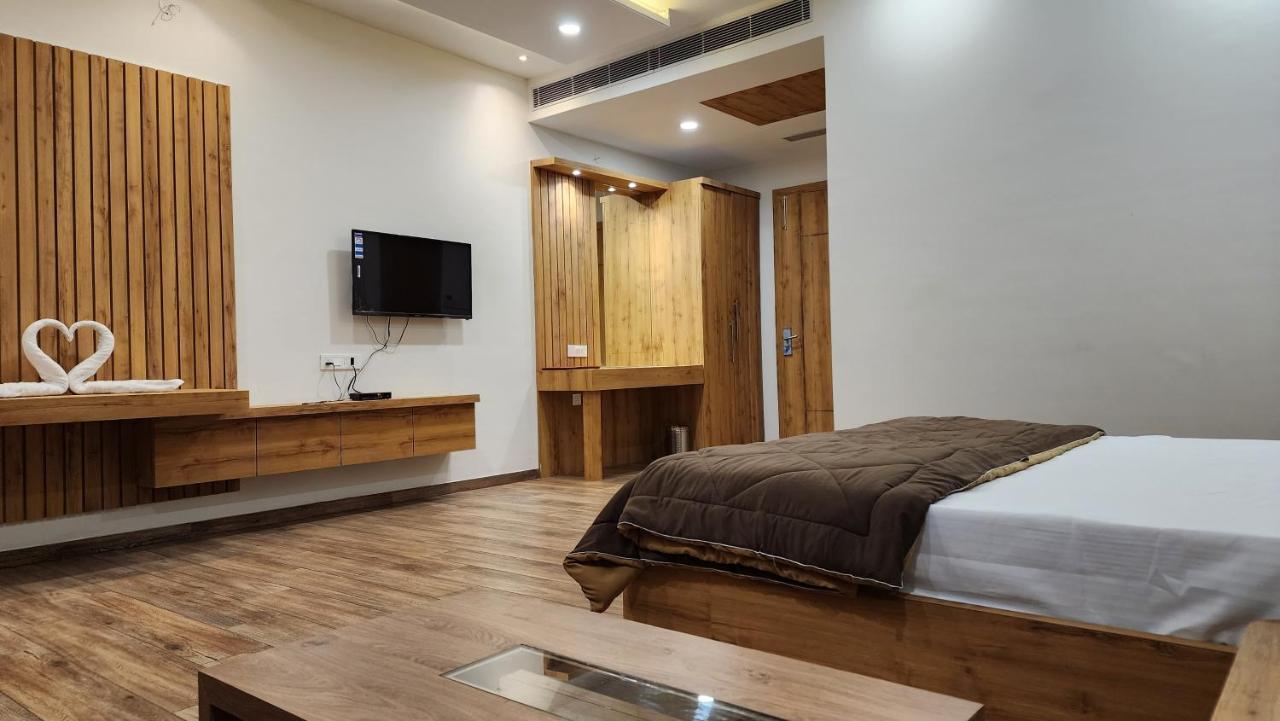 Hotel Aanandam Greens à Sehore Extérieur photo