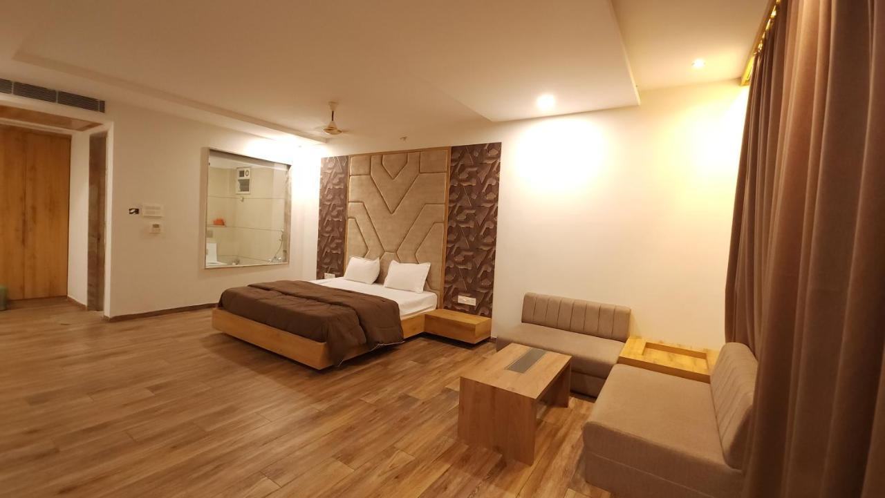 Hotel Aanandam Greens à Sehore Extérieur photo