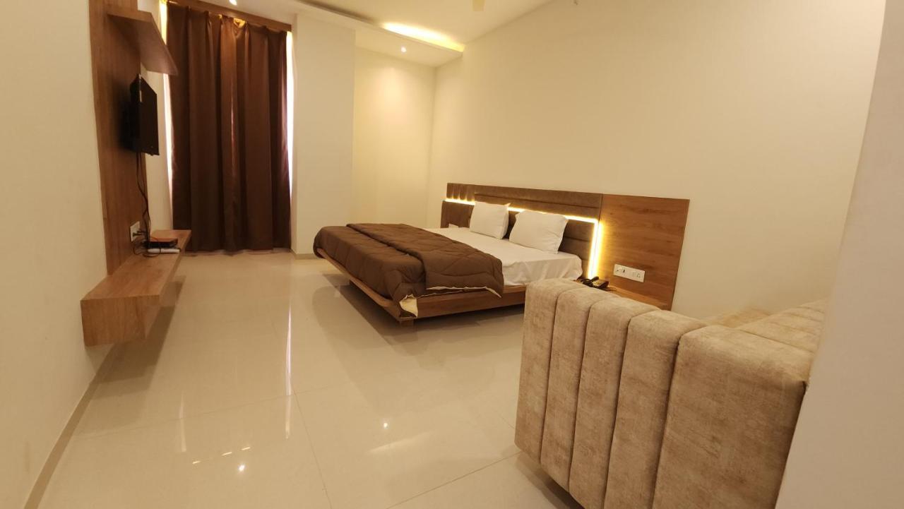 Hotel Aanandam Greens à Sehore Extérieur photo